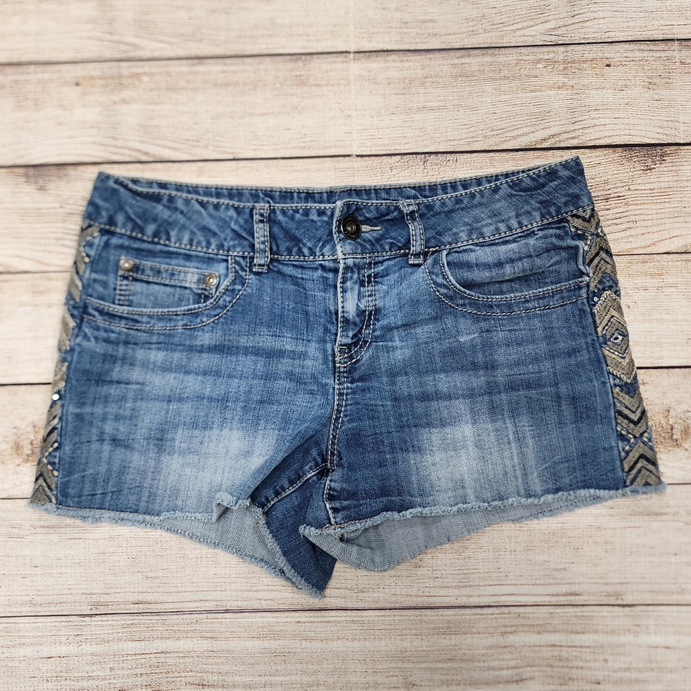Maurices Embroidered‎ Jean Shorts Size 7/8